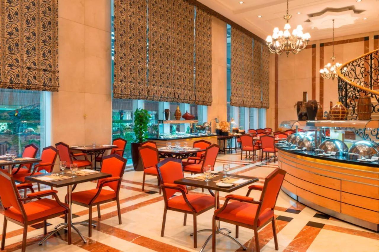 فور بوينتس شيراتون بر 4*